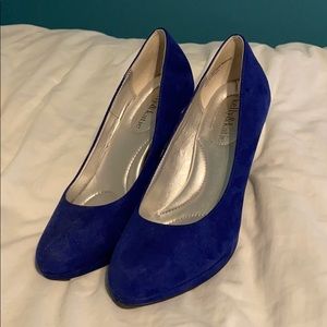 Kelly & Katie royal blue high heel pumps